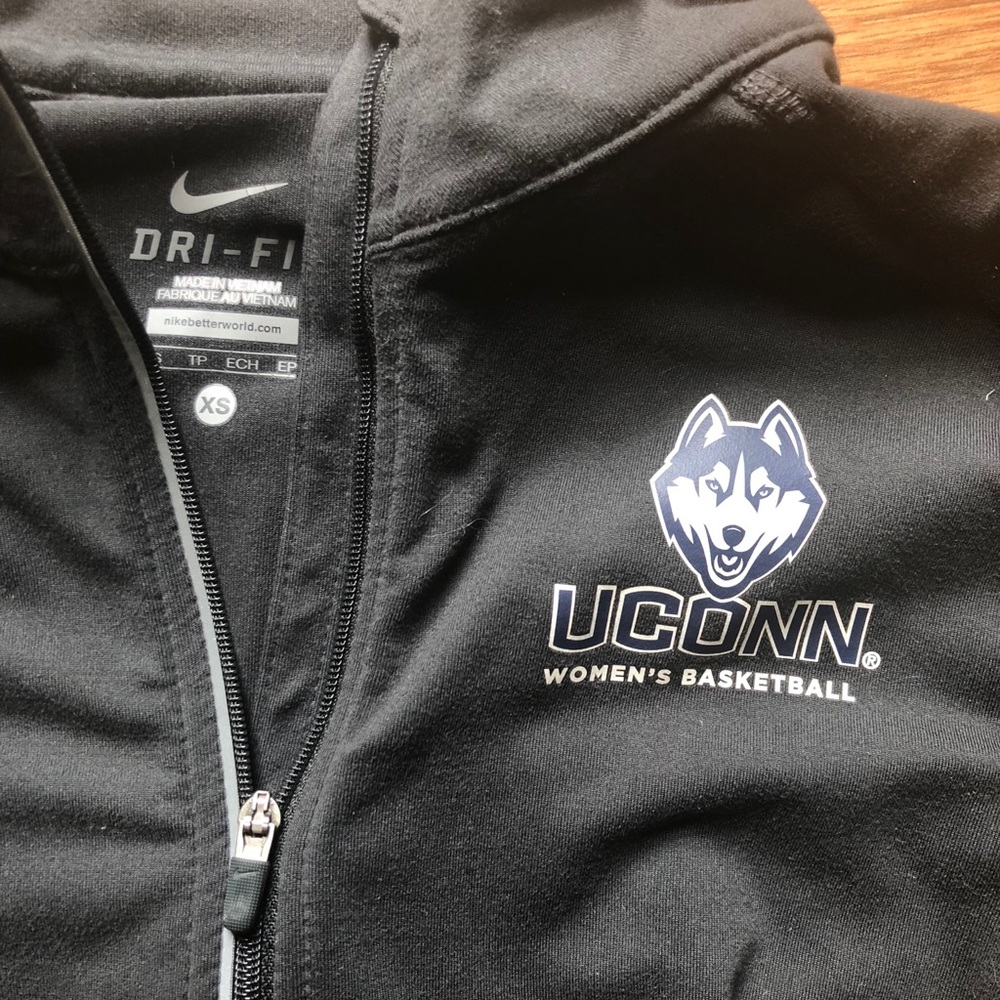 Grey UCONN women’s basketball quarter zip up